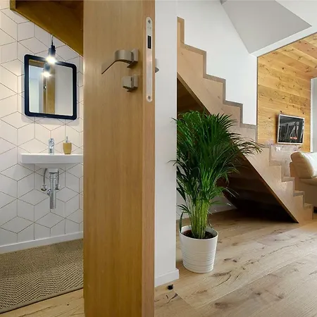 Brand New Modern Townhouse Apartment
